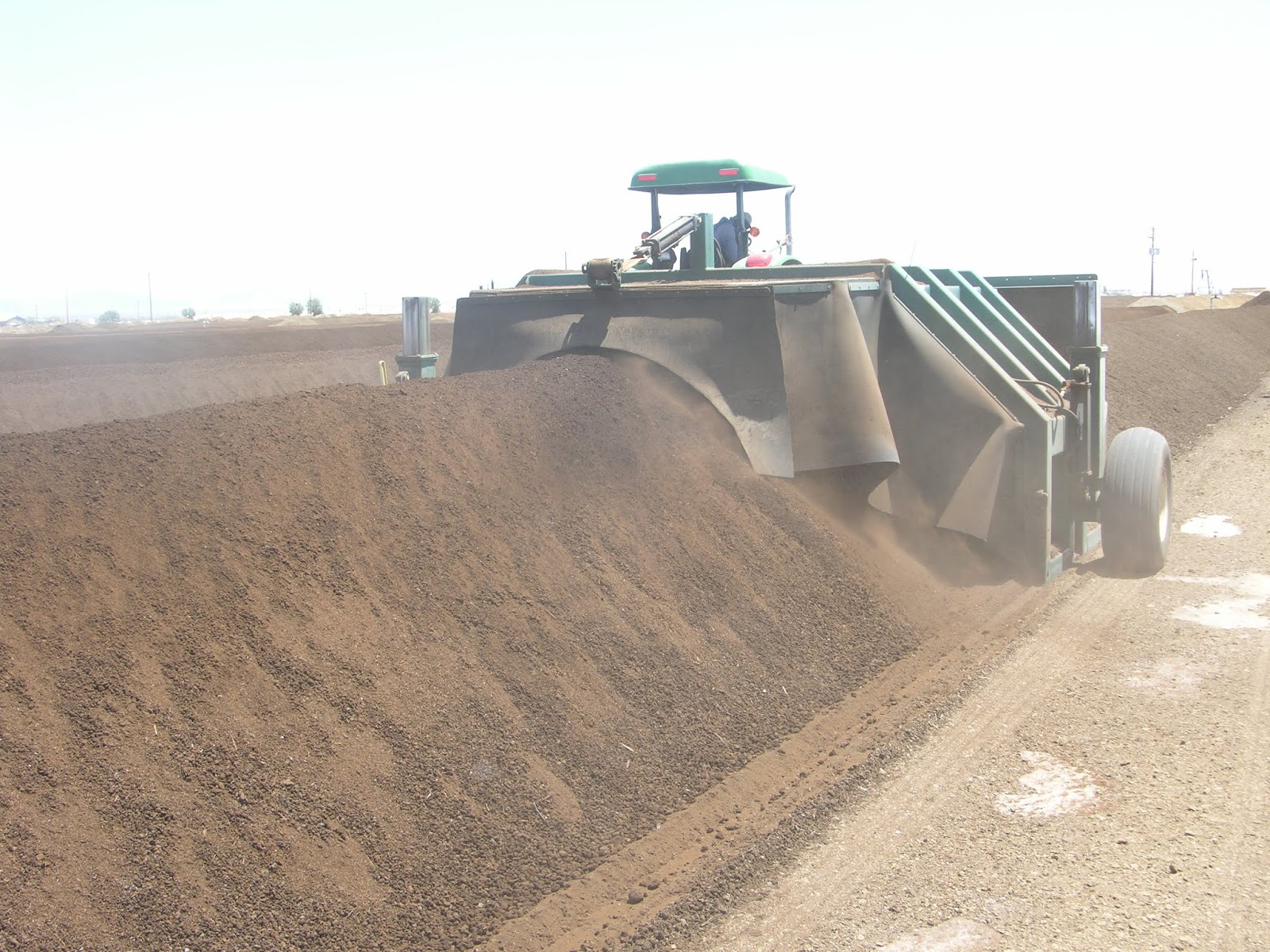 Viragrow What's the Difference between Compost, Soil Mix and Mulch?