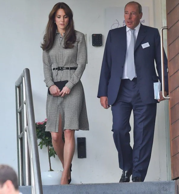 Kate wore Ralph Lauren Silk Austin Shirt dress and  Stuart Weizman Power pumps in black suede and Mulberry Bayswater clutch