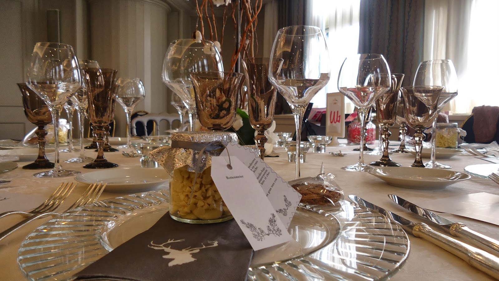 Las bodas de Raquel: Mesas de banquete de bodas decoradas por wedding