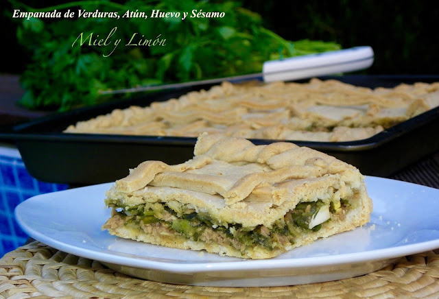 Empanada De Verduras Con Atún, Huevo Y Sésamo
