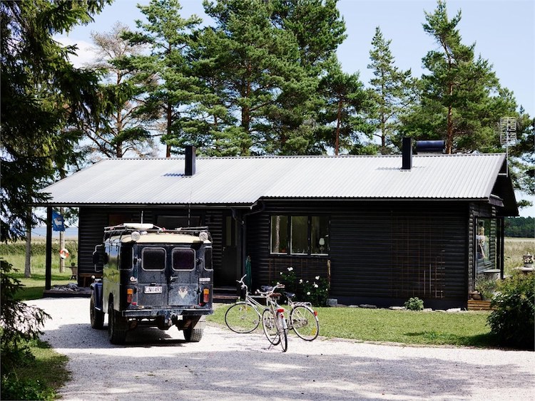 A Charming and Relaxed Swedish Summer Cabin By The Sea