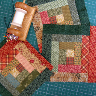 #QuiltBee: Courthouse Steps quilted fall potholders