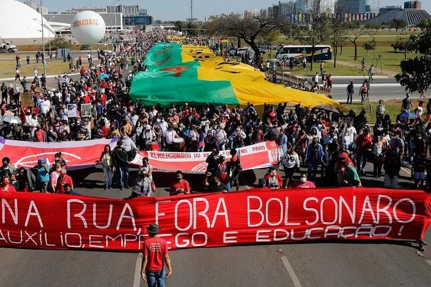 Atos contra Bolsonaro ocorrem em várias cidades do Brasil