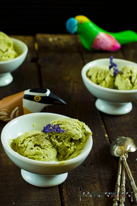 como preparar helado de aguacate y yogur