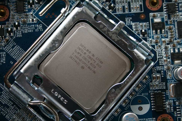 How To Ground Yourself Before Touching A CPU