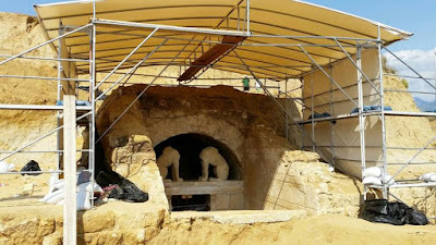 Αμφίπολη: Γιατί γκρεμίστηκε αιφνιδιαστικά το βόρειο τείχος του μνημείου  