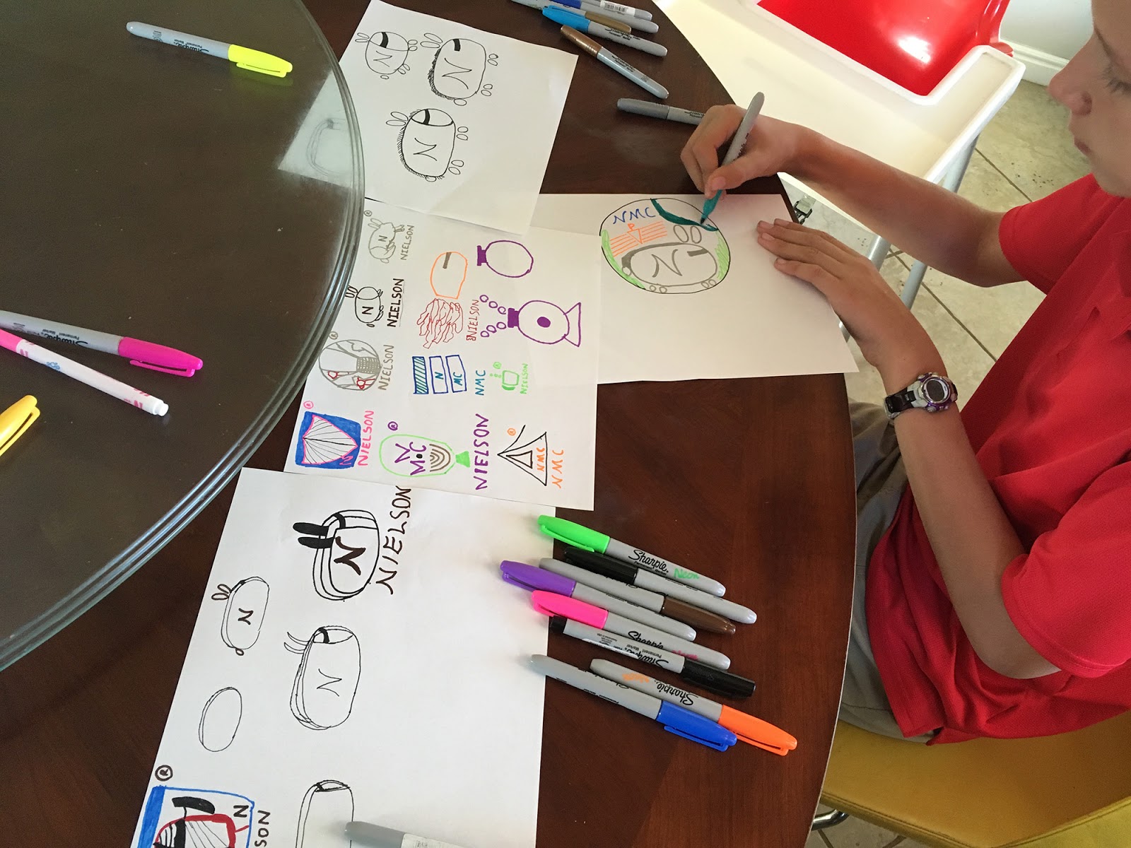 из фломастера маме подарок. фломастеры для рисования. красивые рисунки фломастерами. я люблю рисовать фломастер. цветы из фломастеров.