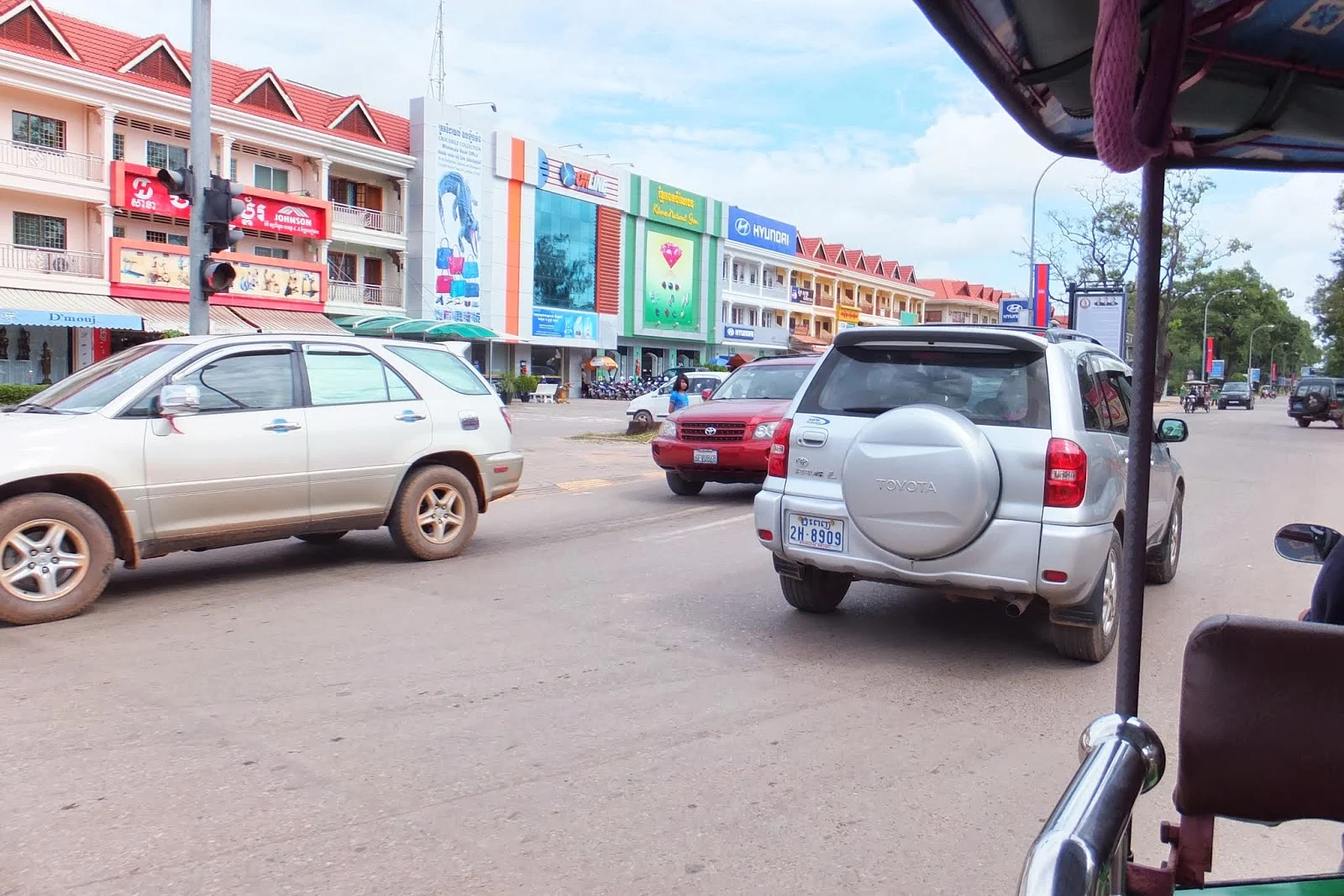 cambodia-siemreap-street