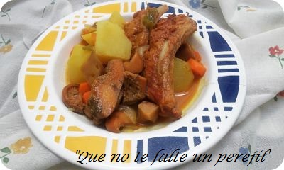 Guiso de Patatas, Níscalos y Costillas de Cerdo