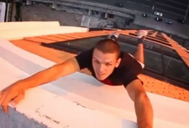 
Αν έχετε υψοφοβία μην δείτε αυτό το βίντεο!
