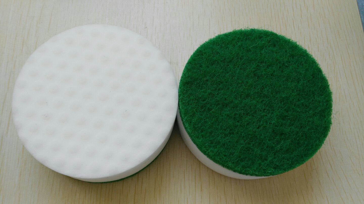 More and more people use the melamine sponge to clean the floor