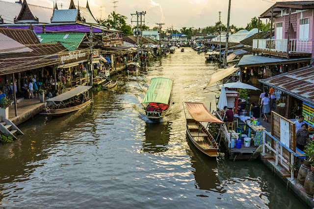 A quick introduction to Amphawa floating market in Bangkok