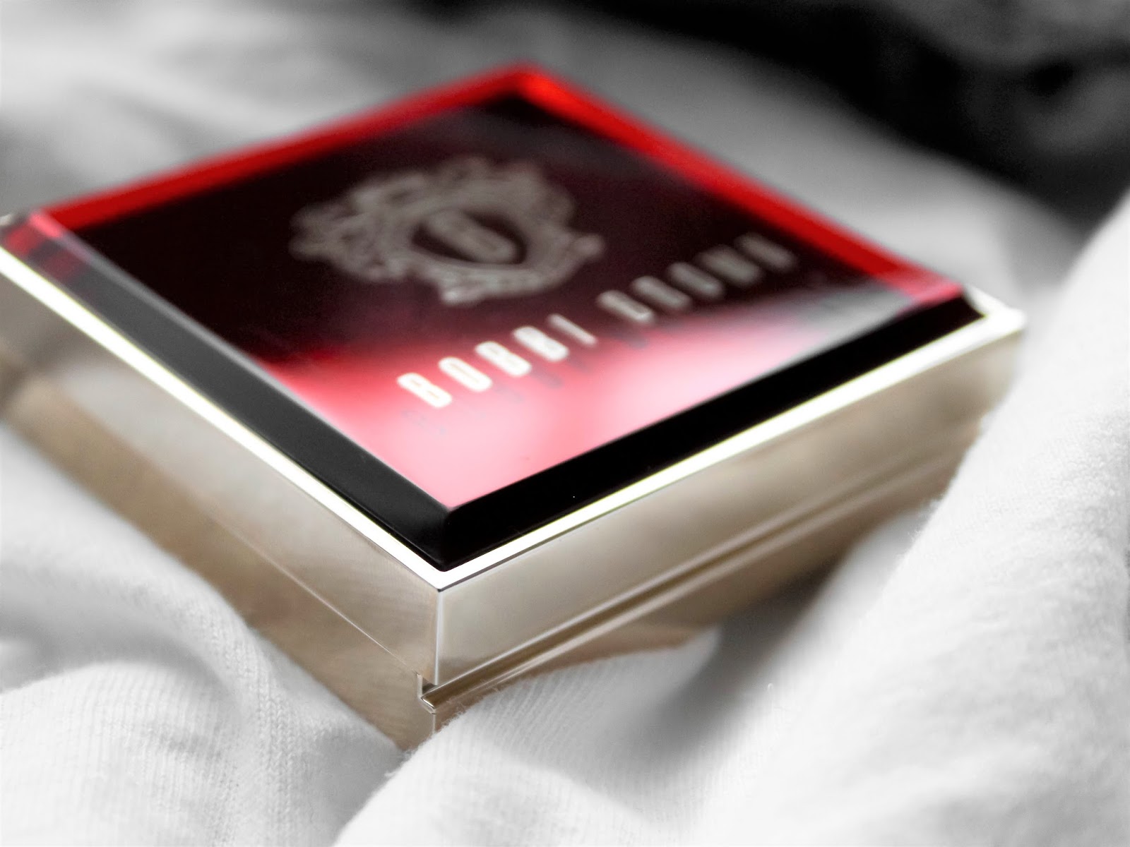 Bobbi-brown-caviar-rubies-vanocni-kolekce-2017 bobbi brown rozjasňovač moon glow