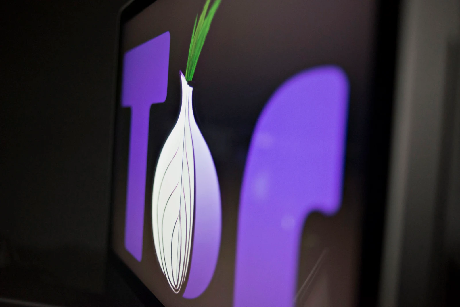 A new study shows that Tor is vulnerable to app de-anonymization attacks on Android smartphones through network traffic analysis.