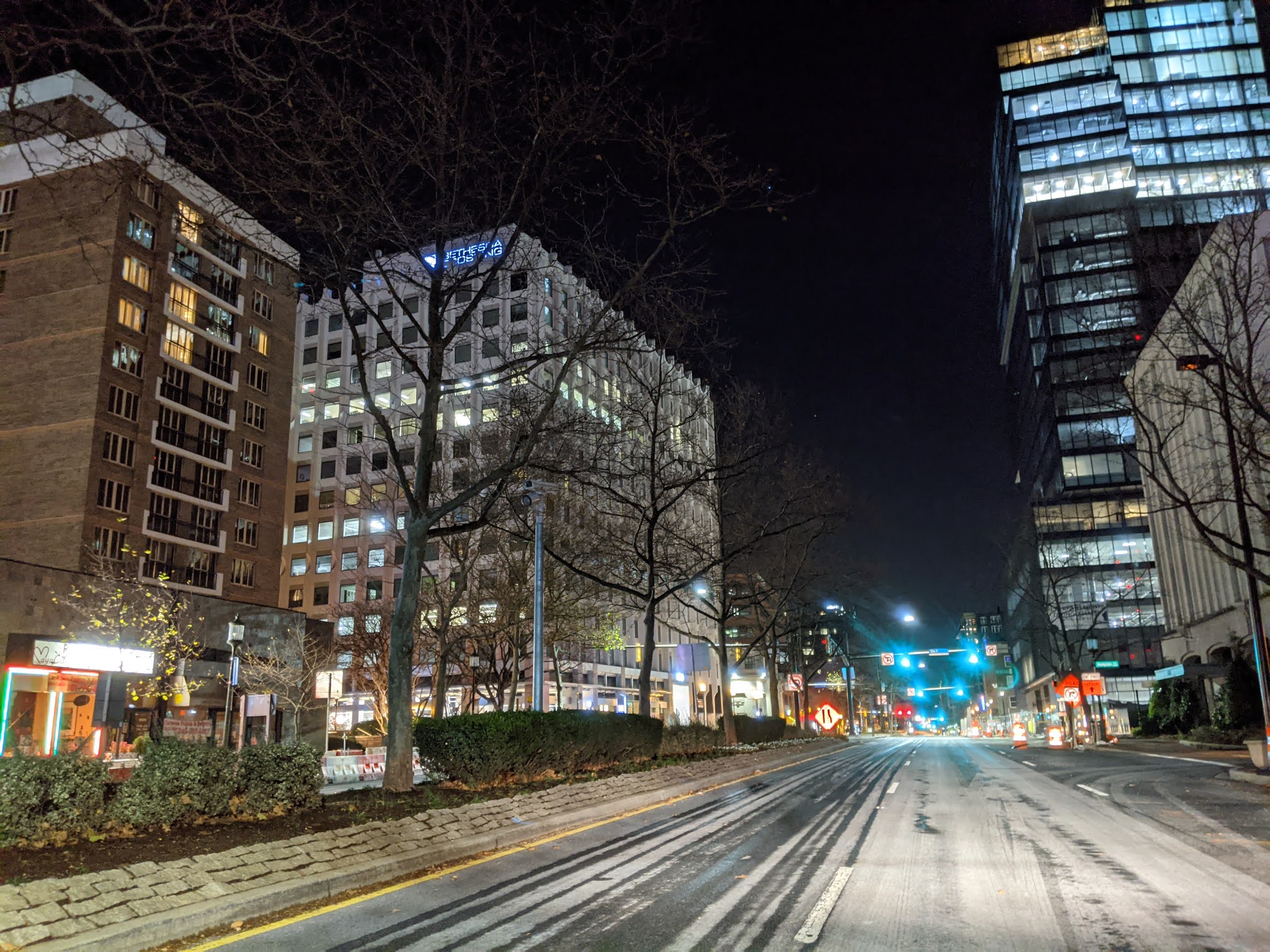 Rockville Nights Maryland SHA treating MD 355 ahead of Wednesday snow
