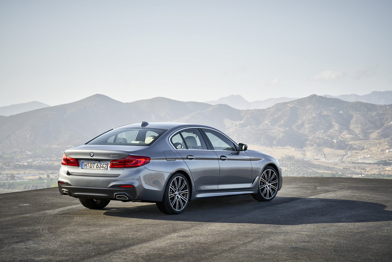 2017-BMW-5-Series-21.jpg