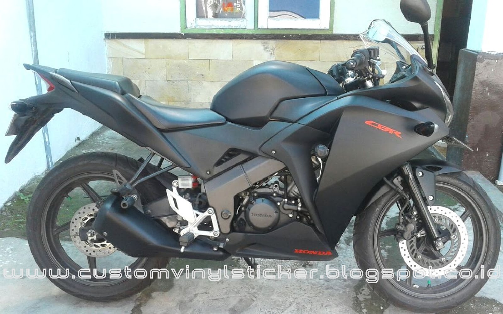 STICKRENZ: Honda CBR150 Black - Full Black Mate Wrapp