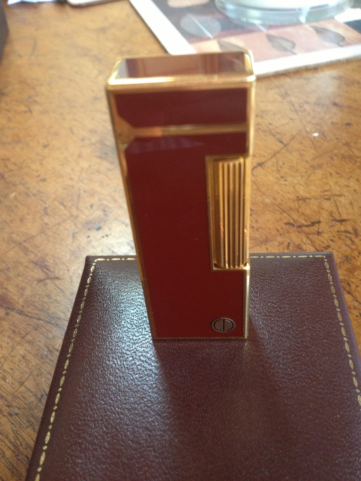 Dunhill Lighter Collection: Dunhill Lighter Photographs with Information