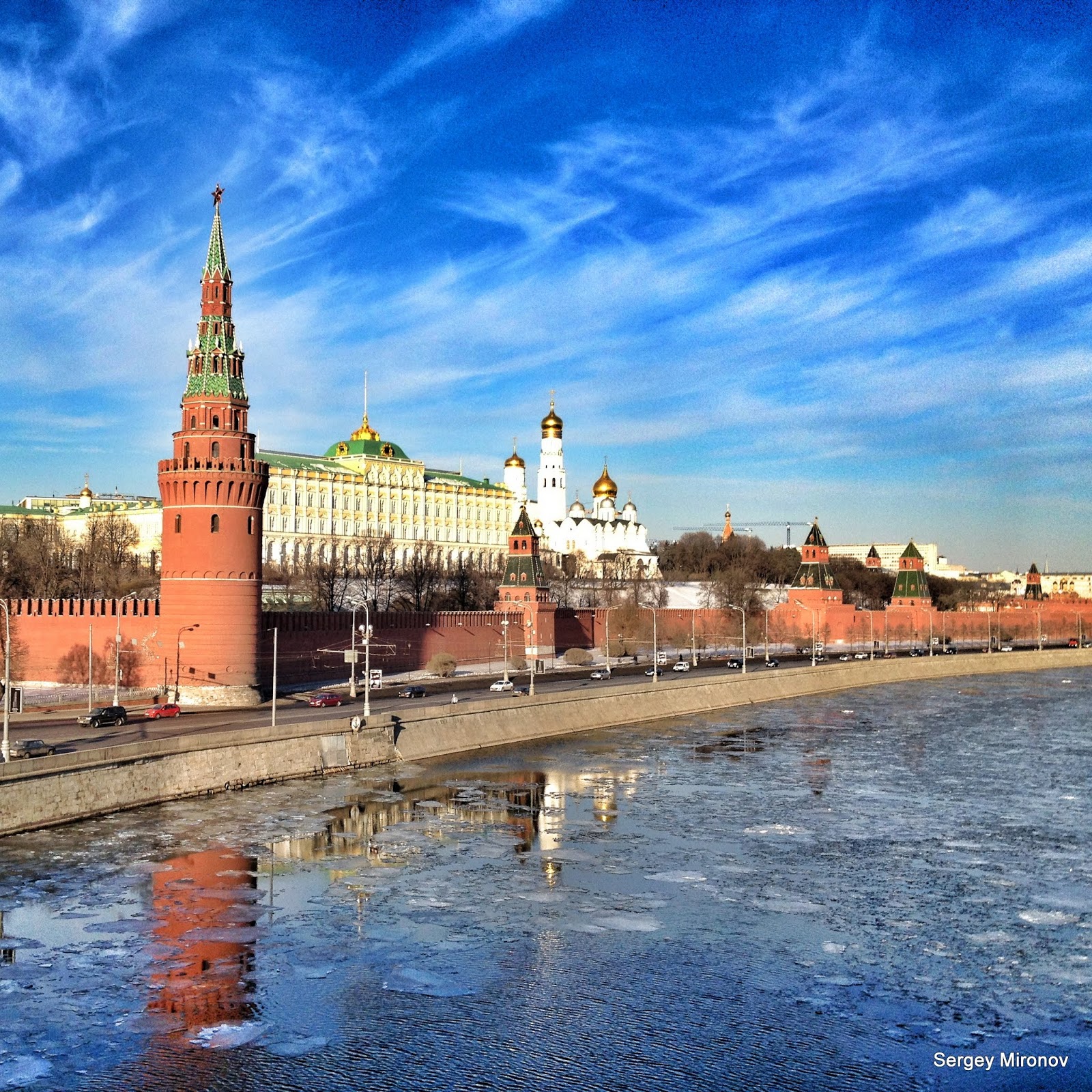 Кремлевская набережная Москва