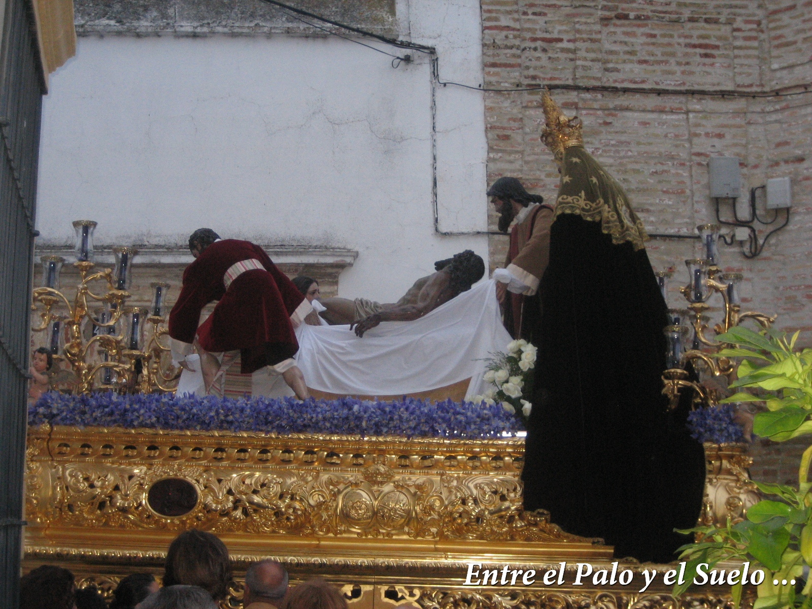 Entre el palo y el suelo.... el cielo Hermandad del Santo Entierro