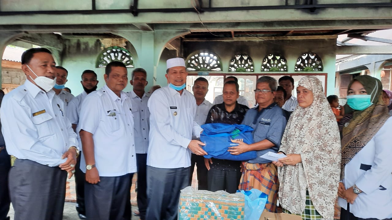 Beri Semangat, Bupati Pasbar Kunjungi Korban Kebakaran di Jorong Bandar Beri Semangat, Bupati Pasbar Kunjungi Korban Kebakaran di Jorong Bandar