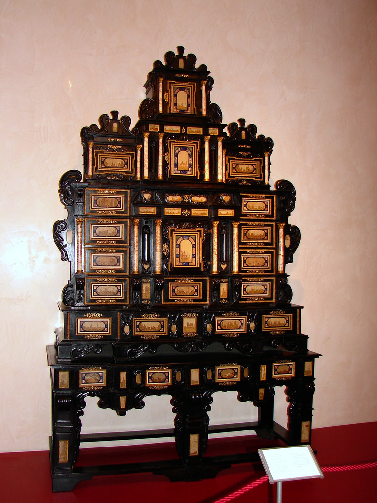 loveisspeed....... hofmobiliendepot imperial furniture collection from