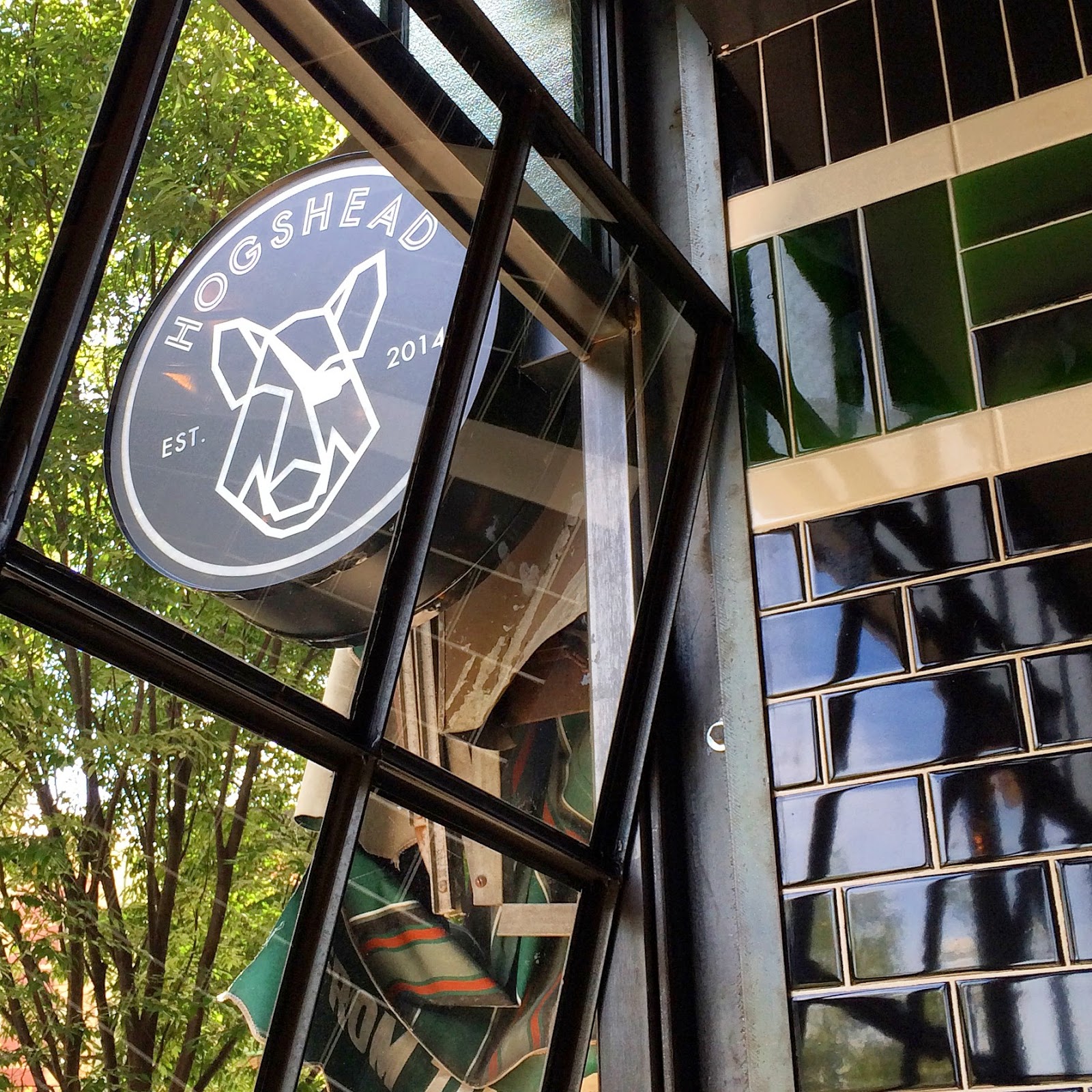 H A R L E M + B E S P O K E BEST NEW HARLEM BAR 2014 HOGSHEAD TAVERN