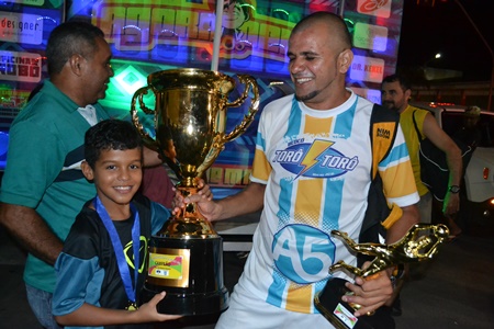 TORÔ TORÔ CAMPEÃO DO CAMPEONATO DE BLOCOS 2016 COM ARRASTÃO PELAS RUAS DE MACAU PROMOVIDA POR SERGINHO LISBOA