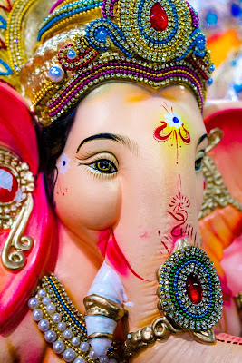 shukhkarta dhukhharta aarti,gajanana sriganraya,ganesh aarti lyrics,ganesh aarti songs,ganesh aart in hindi,jai ganesh aarti lyrics in hindi,shri ganesh aart in hindi