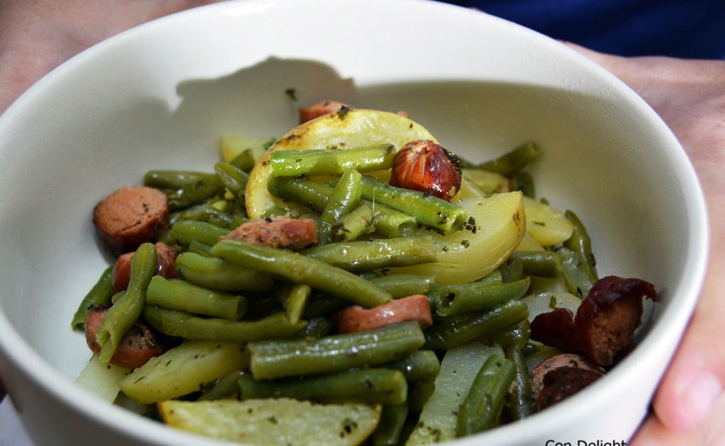 Con DeLight עם תענוג אוכל, טיולים ועוד Ovenbaked sausages, potatoes