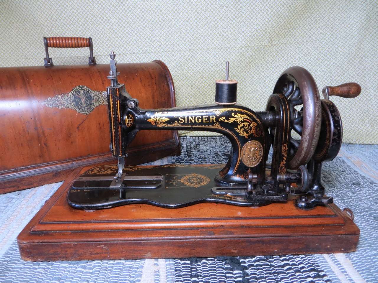 Швейная машинка 2024. Швейная машинка (Zinger super 2001). Швейная машинка Зингер 12. Первая швейная машинка Зингер. Швейная машинка Зингер 1850.
