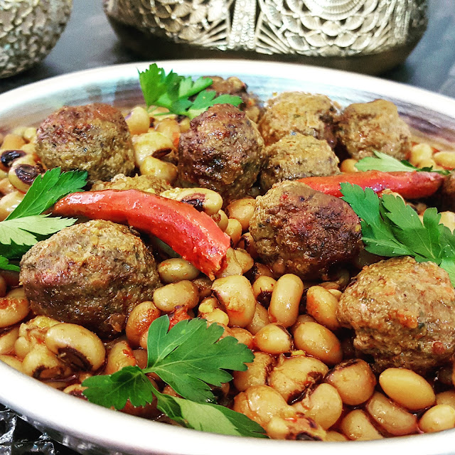 לוביה עם קציצות בקר בכמון וצ'ילי