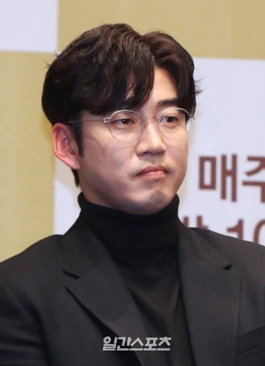 Actor Yoon Kyesang reportedly has terminated his contract with SARAM