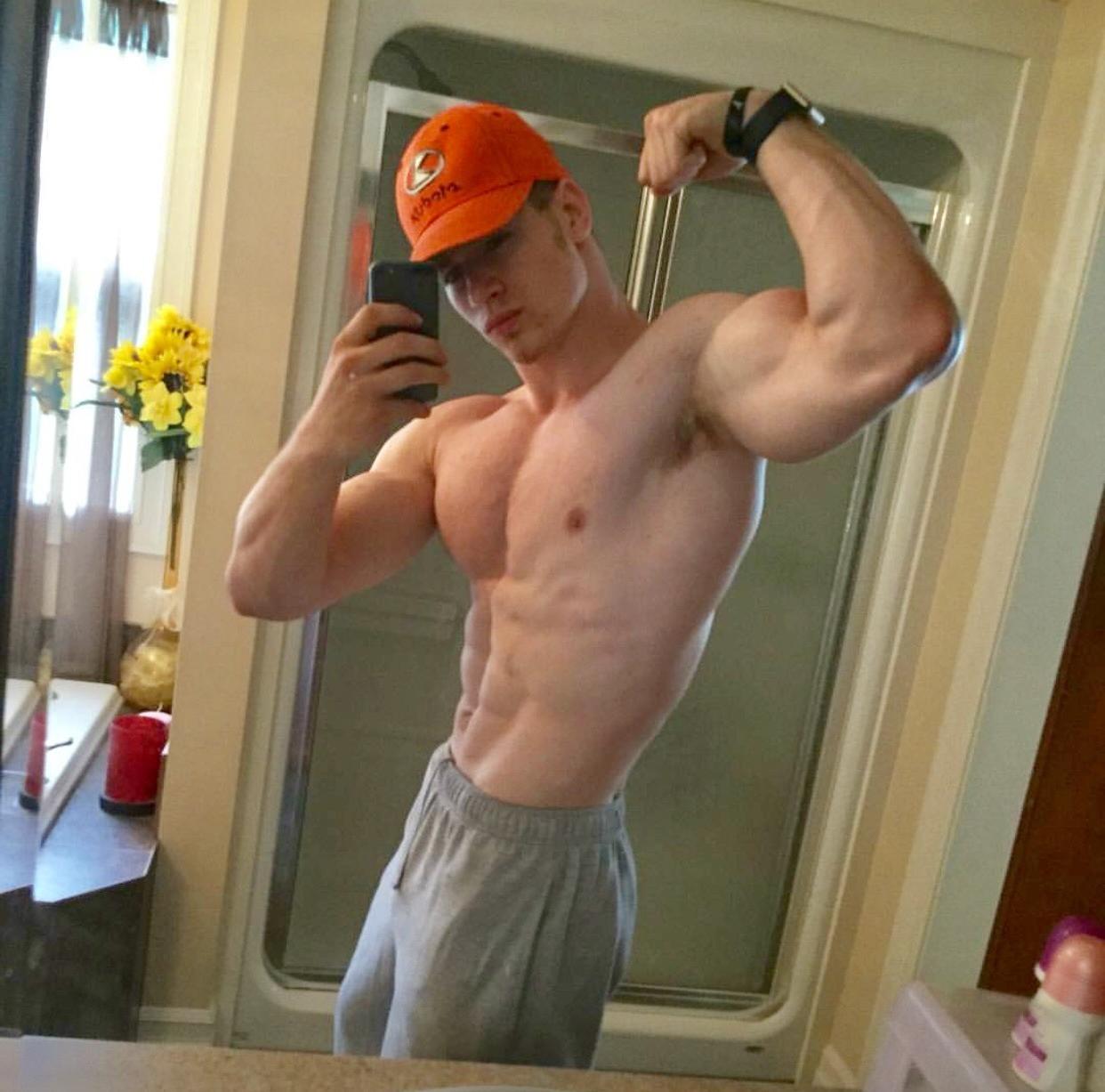 bare-chest-fit-muscle-biceps-flex-bad-boy-selfie