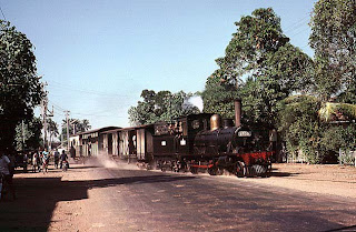 Barangkali ada dari sedikit manusia yang hidup di bumi ini menatap suatu sejarah merupakan Kenangan Kereta Api Madiun