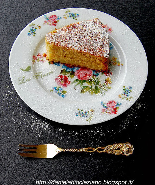 torta di mele con l’olio  extra vergine di oliva