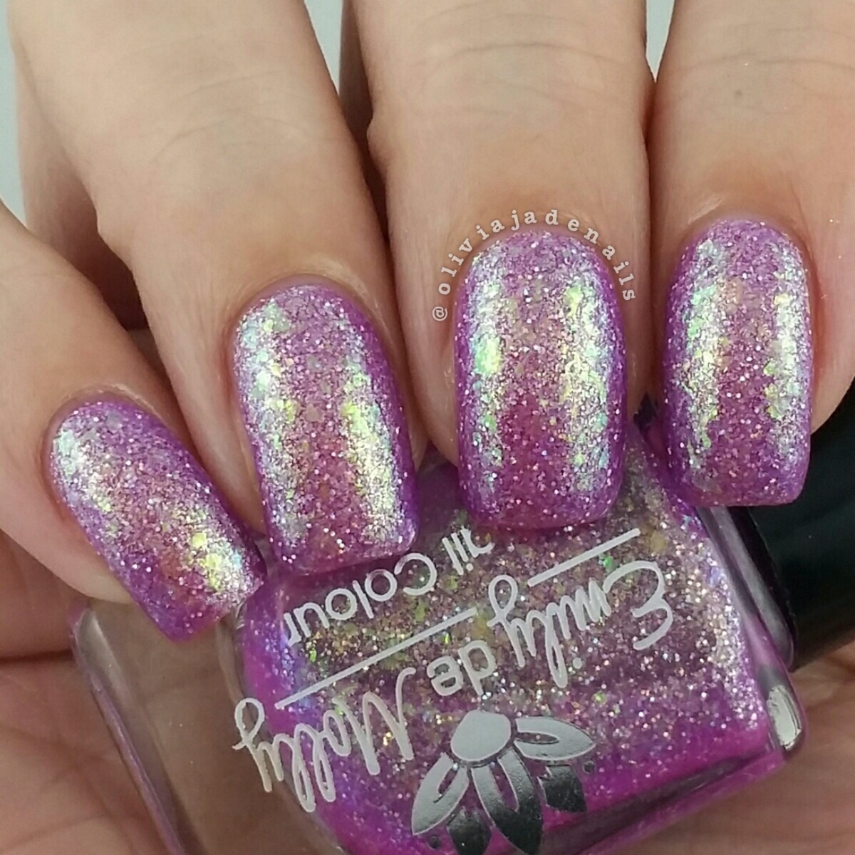 Emily de Molly Showdown swatched by Olivia Jade Nails