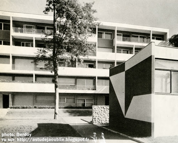 Garches - Résidence, rue de la Porte-Jaune  Architectes: Jean Ginsberg, Pierre Vago  Construction: 1956