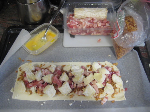 Hojaldre DE Queso DE Cabra, Cebolla Crujiente Y Bacon