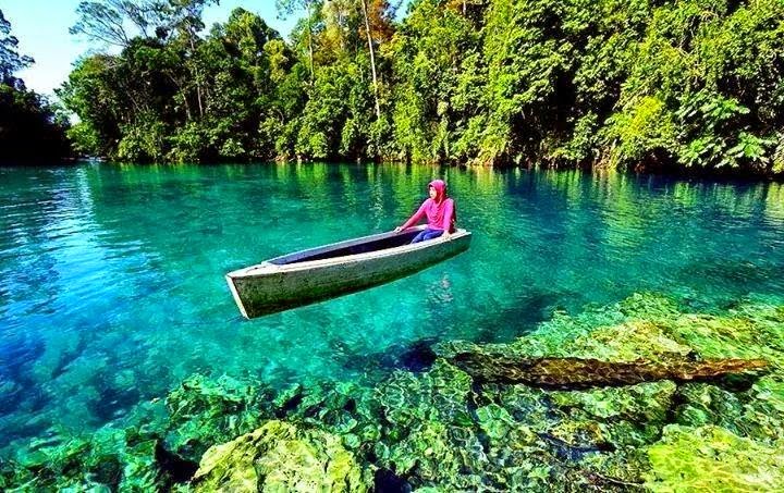 Danau Labuan Cermin 13 Tempat Wisata di Berau yang Bagus dan Menarik Dikunjungi