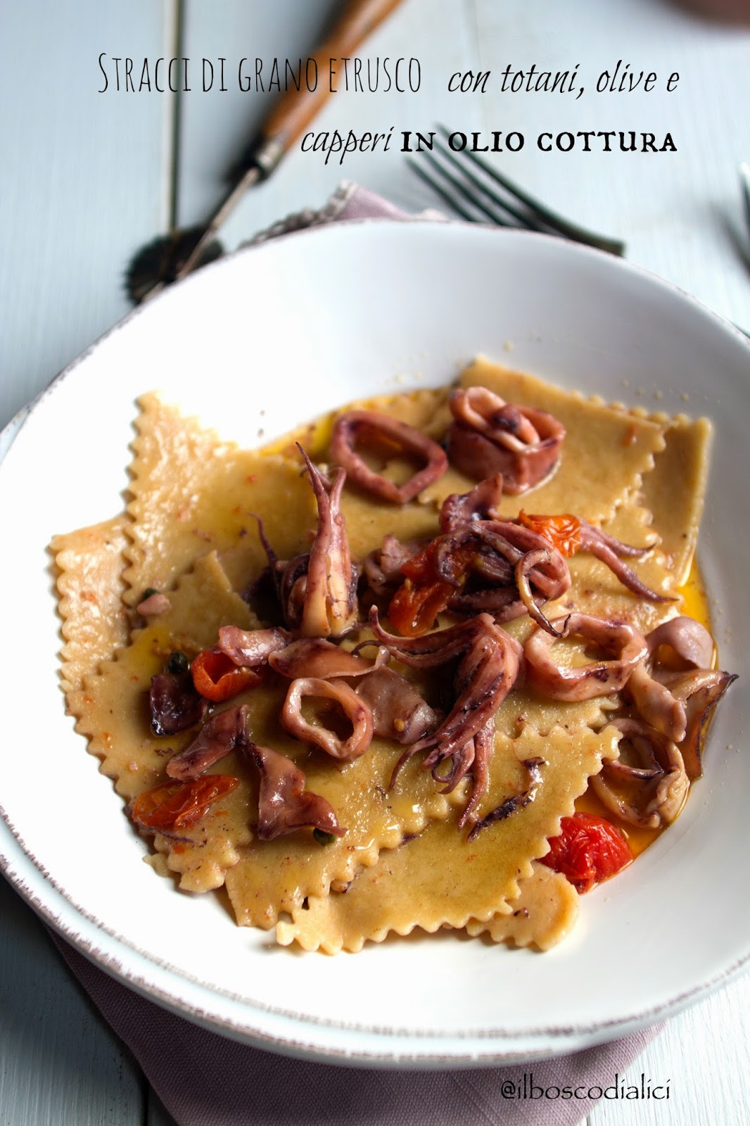 stracci di grano etrusco con totani, olive e capperi in olio cottura