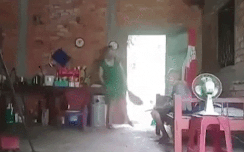 이미지에 대체텍스트 속성이 없습니다; 파일명은 giphy.gif 입니다.