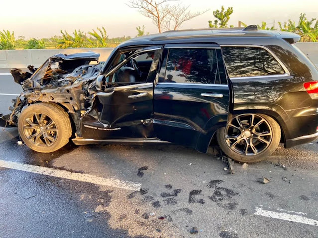 jeep kecelakaan