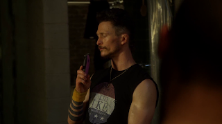 ausCAPS: Jonathan Tucker nude in Kingdom 2-05 "Happy Hour"