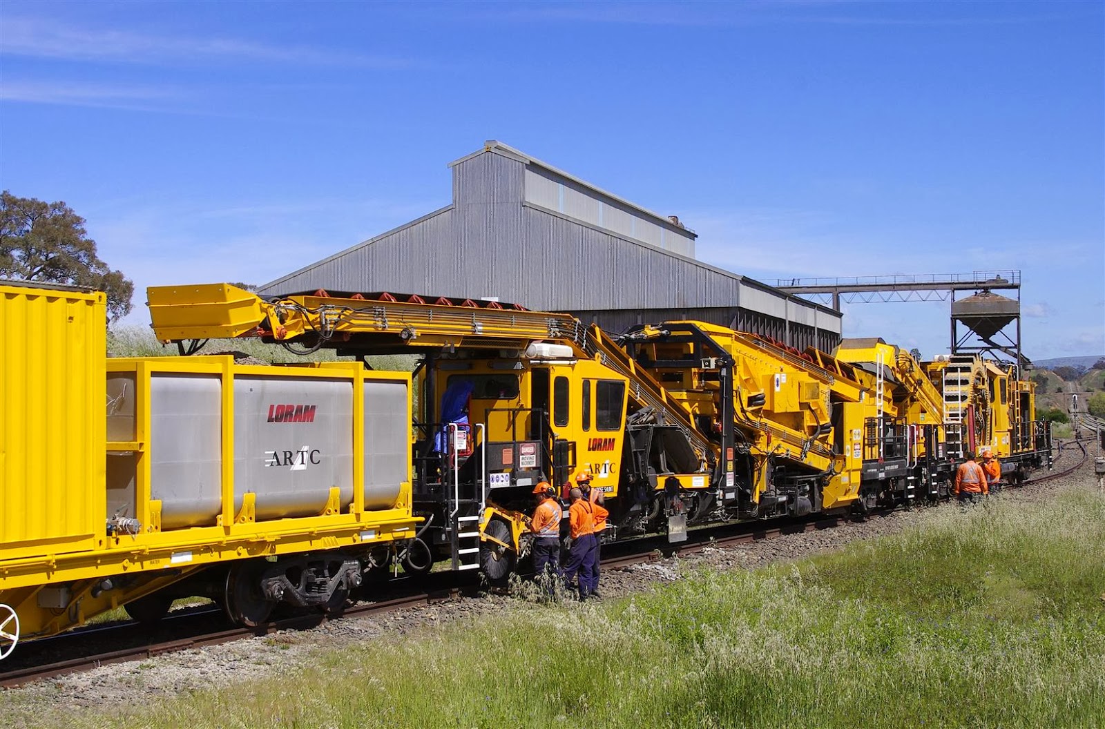Rollingstock News ARTC LORAM Shoulder Ballast Cleaner 34