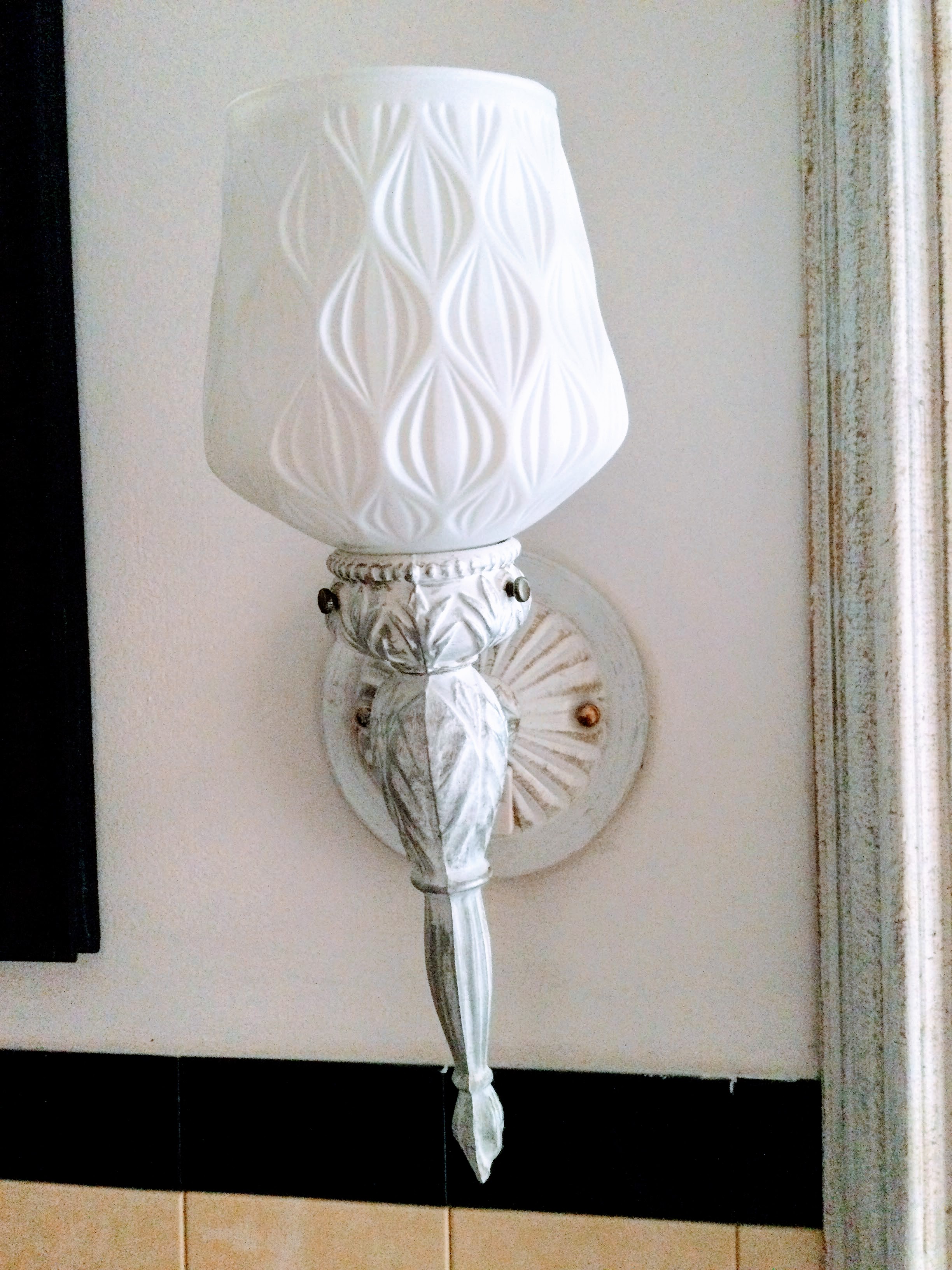 How to paint a light fixture without taking it down Vintage Style Gal