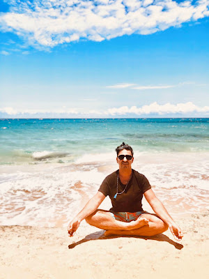 /yoga-creativo-natha-puerto-rico-playa-mar-manati-ejercicio-asana-posturas-rafael-martinez-beneficios-salud-bienestar-wellness-clase-formacion-ayurveda