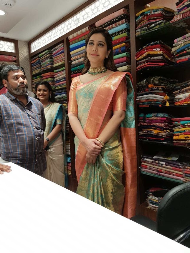 Raashi Khanna at Kalyanalakshmi Shopping Mall inauguration