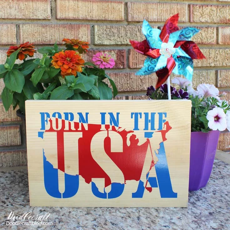 make a wall sign in red, white and blue vinyl with the cricut maker