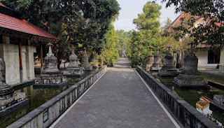 Isla de Java, Vihara Mendut Monastery. Isla de Java, Vihara Mendut Monastery.